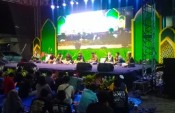 Diskusi Menarik Majelis Ilmu Bangbang Wetan di Stikosa AWS Menyoroti Kasus Guru dan Pendidikan di Keluarga