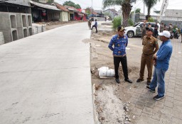Plt. Bupati Sidoarjo Pastikan Pengerjaan Betonisasi Jalan Tuntas Sebelum Akhir Tahun 
