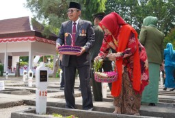 Pjs Bupati Jazuli Pimpin Upacara Peringatan Hari Pahlawan, Ajak Teladani Para Pahlawan Bangsa