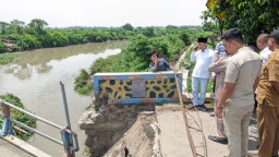 Jembatan Putus di Desa Kedunggempol Mojosari, Ini Langkah Cepat Wabup Gus Barra 