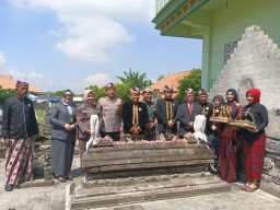 Pj Bupati Sampang Ziarah ke Makam Rato Ebuh, Peringati Hari Jadi ke 401 Tahun Kabupaten Sampang