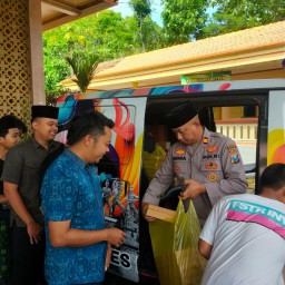 Polres Blitar Bersama Dinkes Kab Blitar Gelar Jumat Berkah di Masjid Nurul Islam Mojorejo Wates