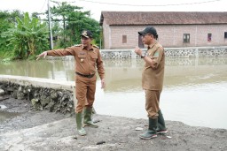 Sidak Lokasi Banjir, Plt Bupati Subandi Perintahkan Dinas PUBMSDA Normalisasi Sungai