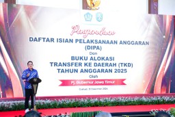Serahkan DIPA dan TKD Jatim TA 2025, Pj. Gubernur Adhy Ajak Lakukan Optimalisasi Pengelolaan Anggaran