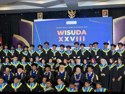 Suasana Haru & Orasi Ilmiah tentang AI yang Sangat Menarik di Acara Wisuda XVIII Stikosa AWS