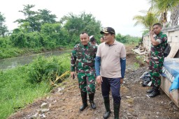 Plt Bupati Subandi Ikut Kerja Bakti Bersama Warga Sidoarjo