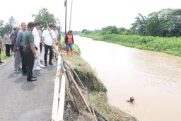 Plt. Bupati Subandi Gercep Tangani Tanah Amblas di Desa Prambon