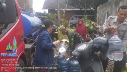 Perumda Tirta Kanjuruhan Kirim  Tangki Air Bersih di Desa Sumber Sekar