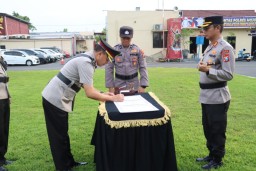 Kapolres AKBP Daniel Pimpin Sertijab Kabag SDM Polres Mojokerto Kota