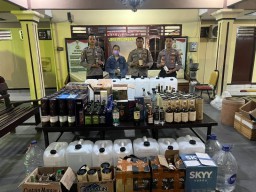 Pabrik Miras Oplosan Jetis Digrebek Polres Mojokerto Kota