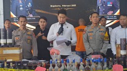 Lagi, Polres Mojokerto Kota Amankan Pasutri Pembuat dan Pengedar Miras Oplosan