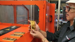 Freeport Indonesia Kirim Emas Batangan Perdana Sebanyak 125 Kilogram ke PT Antam