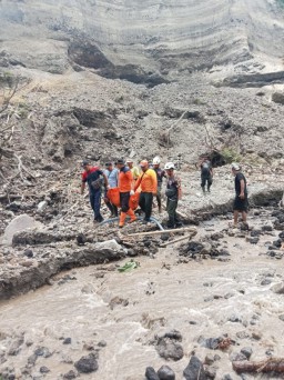 Satu Korban Longsor Tebing Kaliputih Berhasil Dievakuasi dalam Kondisi Meninggal Dunia