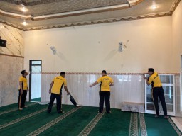Sambut Ramadhan, Polres Mojokerto Kota Gelar Bakti Sosial Bersihkan Masjid 