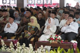 Ning Ita Bersama Bupati Mojokerto Gus Barra, Tasyakuran dan Santuni Anak Yatim Bareng Gubernur Khofifah