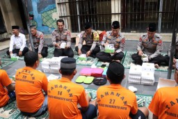 Ajak Bukber Tahanan, Kapolres Mojokerto Kota Berikan Semangat dan Motivasi