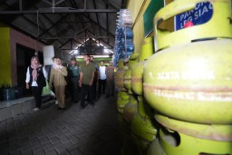 Sidak LPG dan BBM Jelang Lebaran, Ning Ita Pastikan Stok di Kota Mojokerto Aman 