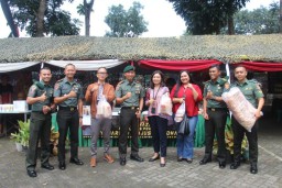 Sambut Idul Fitri 1446 H, TNI Yonarmed Tentara Divif 2 Kostrad Gelar Bazar