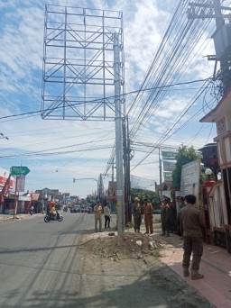 Tim Gabungan OPD Kabupaten Blitar Tindak Tegas Papan Reklame Ilegal