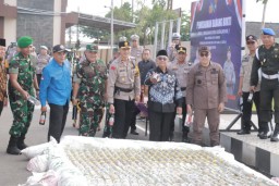 Polres Blitar Sita dan Musnahkan Ribuan Botol Miras Selama Sebulan Ramadhan