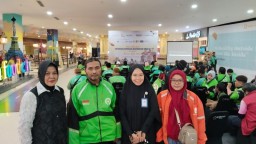 Ratusan Ojol Gresik Buka Puasa di Mall dan Dapat Bingkisan dari Al Azhar Surabaya