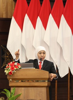 Ini Ajakan Khofifah Saat Hadiri Sertijab Wali Kota dan Wakil Wali Kota Mojokerto