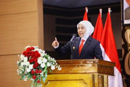 Khofifah Tekankan Pentingnya Transportasi Publik Wilayah Aglomerasi Gerbangkertosusila