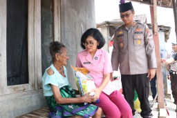 Polres Mojokerto Kota Gelar Jumat Curhat, Bagikan 200 Paket Sembako dan Layanan Kesehatan Gratis