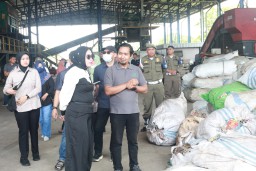 Wabup Mimik Idayana Sidak TPA Jabon, Tinjau Penanganan dan Pengolahan Sampah Ramah Lingkungan