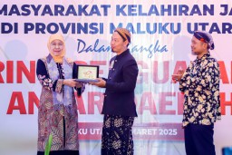 Gubernur Khofifah Ajak Masyarakat Jatim di Malut Pererat Persaudaraan dan Perkuat Usaha Kedua Daerah