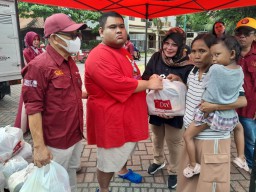 Berbagi Kebahagiaan, DNY Skincare Bagikan Ribuan Bingkisan Lebaran