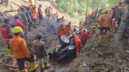 Longsor Pacet - Batu Korban Meninggal 10 Orang 