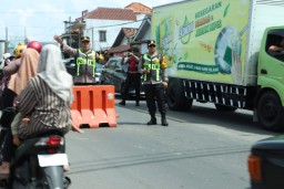 Puncak Arus Balik di Tanah Merah, Kapolres Bangkalan Bersama Tim Urai Jalan Cegah Macet