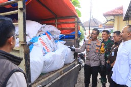 Polres Ngawi Amankan Truk dan Dua Orang Diduga Selundupkan 3 Ton Pupuk Bersubsidi