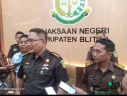 Mantan Bupati Blitar, Mak Rini Diperiksa Kejaksaan Terkait Proyek Dam Kali Bentak