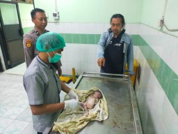 Gadis Cantik Pekerja Pabrik, Bunuh Bayi Baru Lahir di WC Pabrik