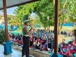 Polres Blitar Gelar Sosialisasi Edukatif Kenakalan Remaja dan Bahaya Narkoba serta tertib Lalu Lintas di SMPN 3 Garum