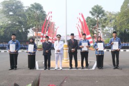 Hari Otoda ke-29, Gus Barra Serahkan SK Pengangkatan CPNS dan PPPK