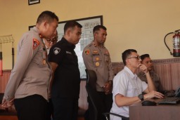 Wakaposko Presisi Pastikan Optimalisasi Layanan Hotline 110 di Polres Blitar