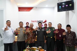 Bank Jatim Beri Bantuan 60 Unit Jamban Sehat melalui Dana CSR, Bupati Subandi Beri Apresiasi