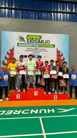 Atlet KKO SMPN 2 Sidoarjo Juara Satu Badminton Festival 2025