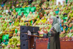Gubernur Khofifah Apresiasi Guru TK Muslimat NU: Dari Penjenengan Terlahir Ulama Besar