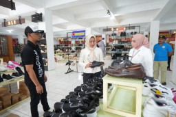 Sambang PGS, Ning Ita Promosikan Sepatu dan Kuliner Lokal Mojokerto