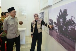 Resmikan Galeri Soekarno Kecil, Menbud RI : Sejarah Memberikan Jati Diri Bangsa
