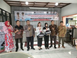 Disnaker Blitar Gelar Pelatihan Makeup Artis bagi Pencari Kerja Muda