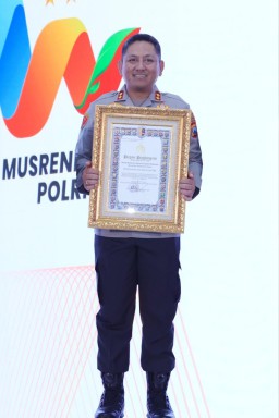 Polres Malang Raih Penghargaan Predikat Pelayanan Prima dari KemenPAN-RB