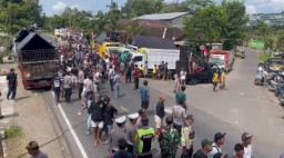 Aksi ODOL Ricuh Tutup Jalan, 10 Orang Provokasi Diamankan, Sajam dan Miras Disita