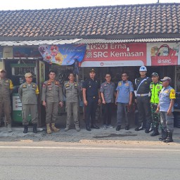 Gelar Operasi Rokok Ilegal, Satpol PP Kota Mojokerto dan Bea Cukai Juga Lakukan Persuasif Kepada Pedagang