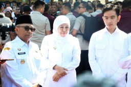 Wapres Gibran Apresiasi Bazar Blitar Djadoel, Khofifah Komitmen Berdayakan Koperasi-UMKM dan Ekonomi Kreatif di Jatim