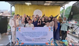 Mahasiswa Stikosa-AWS Latih Mama-Mama TWS Surabaya Membuat Media Promosi Digital Lewat Aplikasi Canva